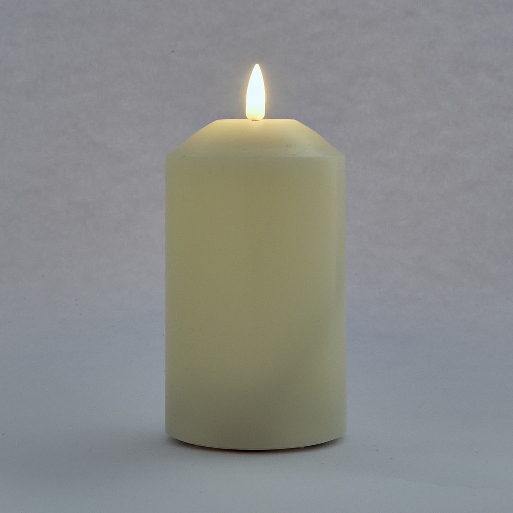LED sviečka, vosková, 7,5 x 15 cm, mandľová