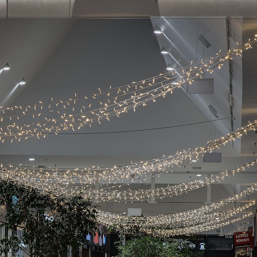 Interiérová LED svetelná záclona - 1x7 m, teple biela, 600 diód
